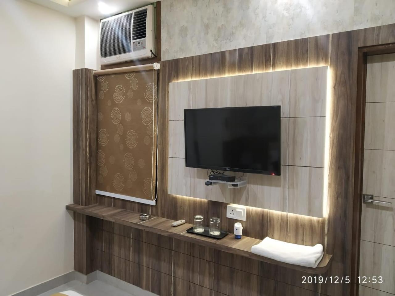 Shri Sai Hotel Azamgarh Екстер'єр фото